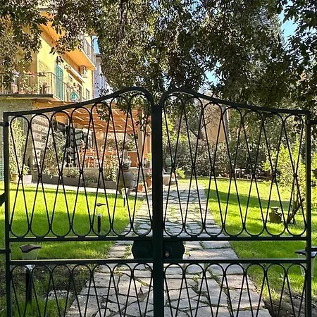 Holiday home Casa Stibbert Garden Retreat